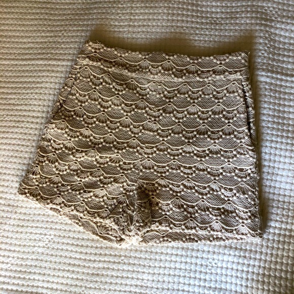 Express size 2 high waisted shorts in cream colored lace - Picture 1 of 3